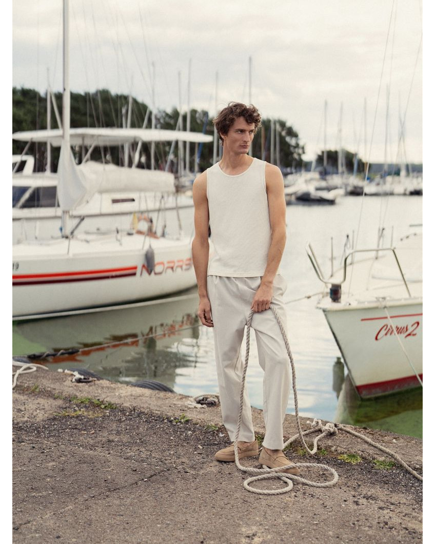 Sleeveless T-shirt with milk protein