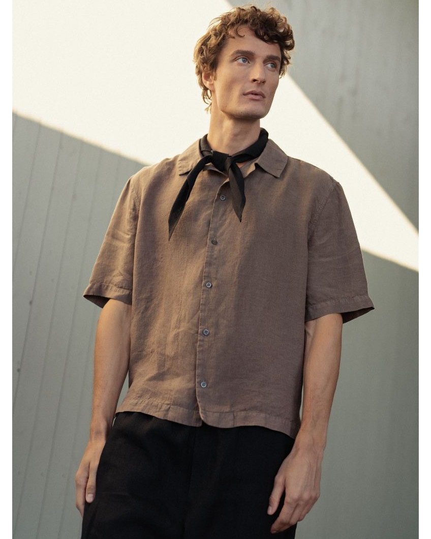 Linen short-sleeved shirt